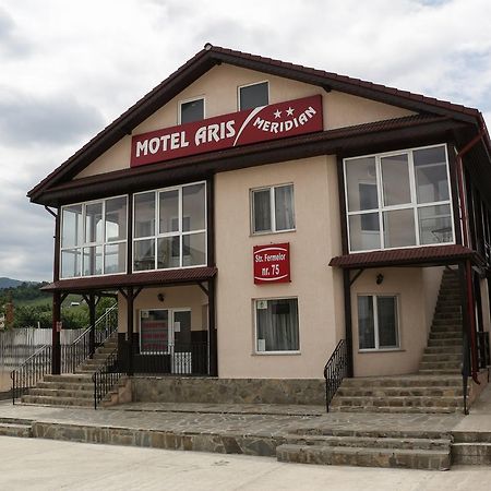 Motel Aris Meridian Piatra Neamt Ngoại thất bức ảnh