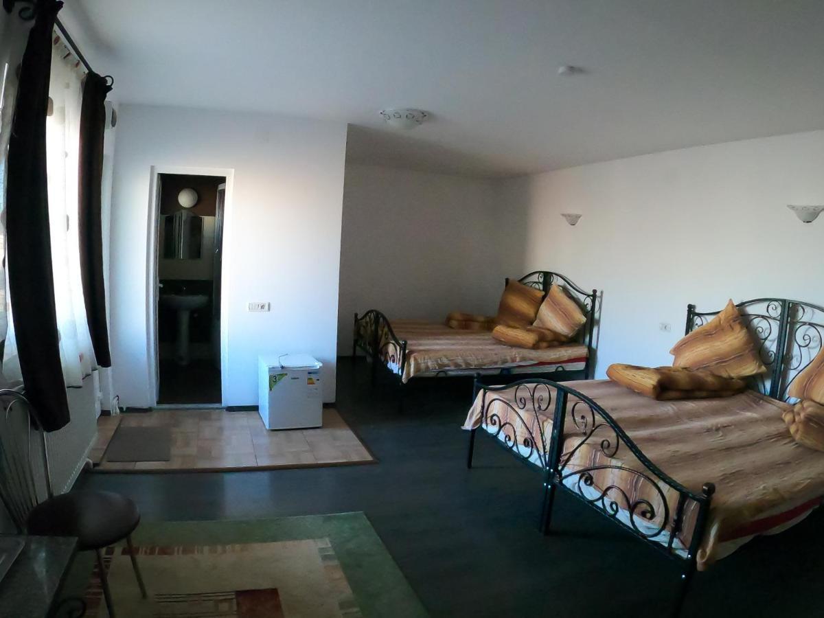 Motel Aris Meridian Piatra Neamt Ngoại thất bức ảnh