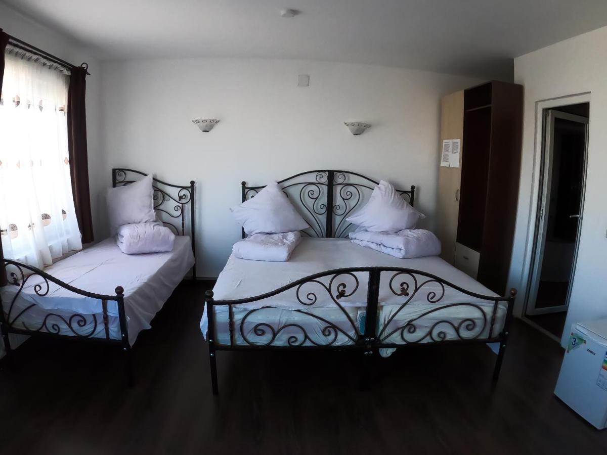 Motel Aris Meridian Piatra Neamt Ngoại thất bức ảnh