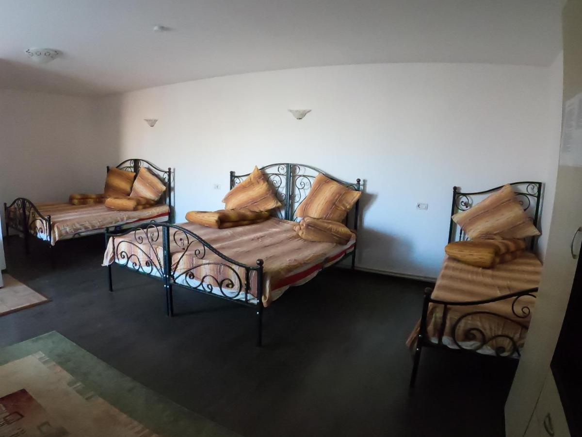 Motel Aris Meridian Piatra Neamt Ngoại thất bức ảnh