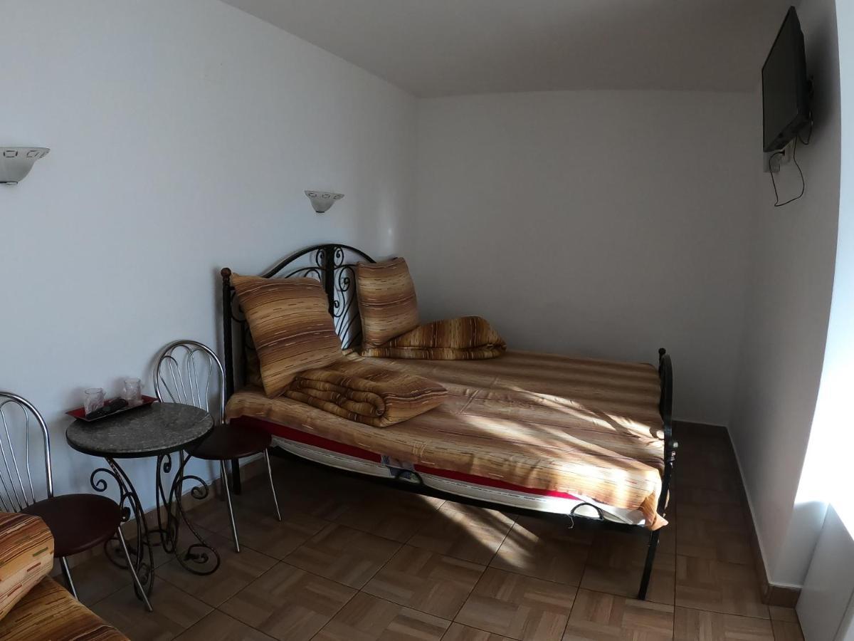 Motel Aris Meridian Piatra Neamt Ngoại thất bức ảnh