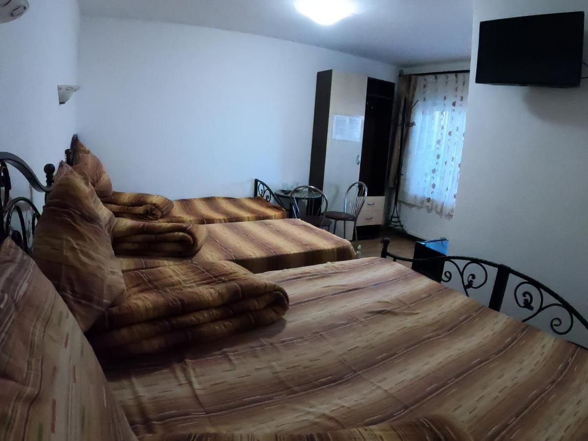 Motel Aris Meridian Piatra Neamt Ngoại thất bức ảnh
