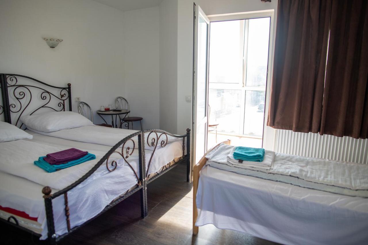 Motel Aris Meridian Piatra Neamt Ngoại thất bức ảnh