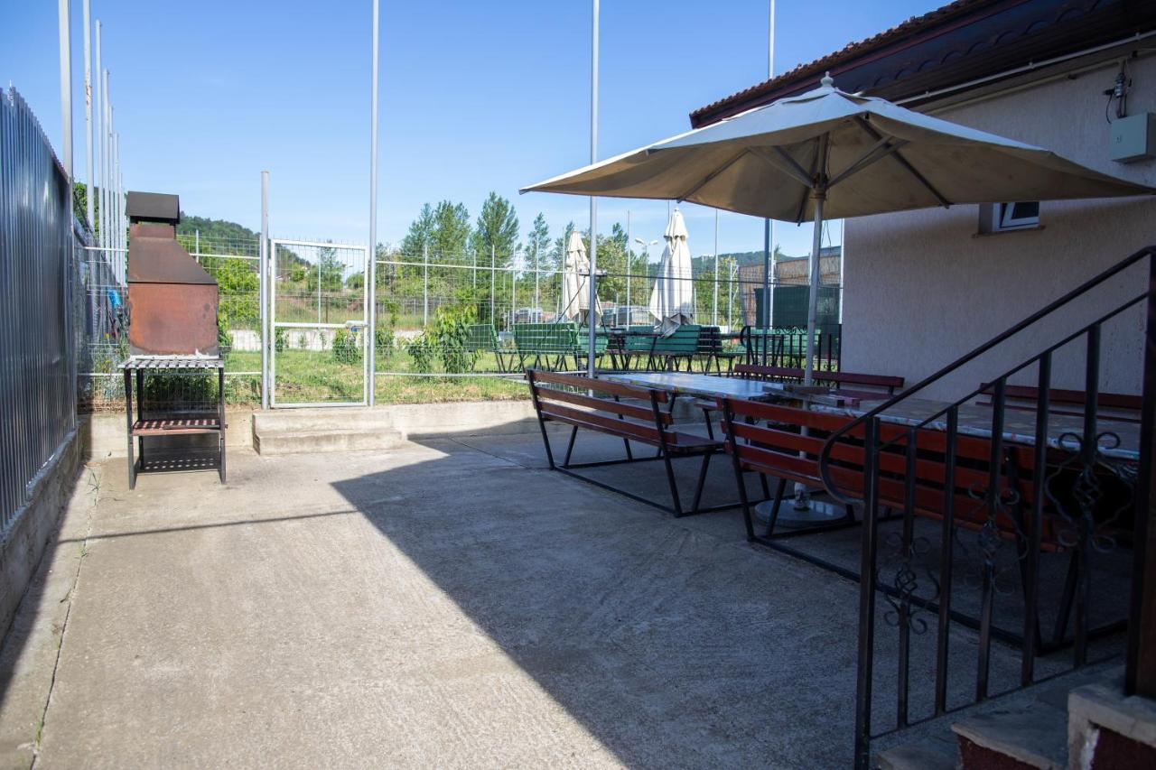 Motel Aris Meridian Piatra Neamt Ngoại thất bức ảnh