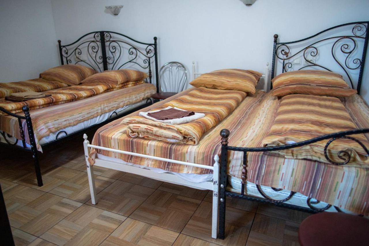 Motel Aris Meridian Piatra Neamt Ngoại thất bức ảnh