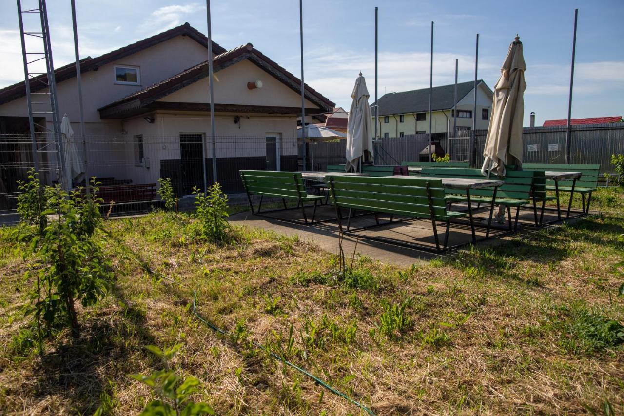 Motel Aris Meridian Piatra Neamt Ngoại thất bức ảnh