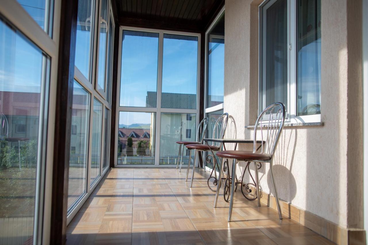 Motel Aris Meridian Piatra Neamt Ngoại thất bức ảnh