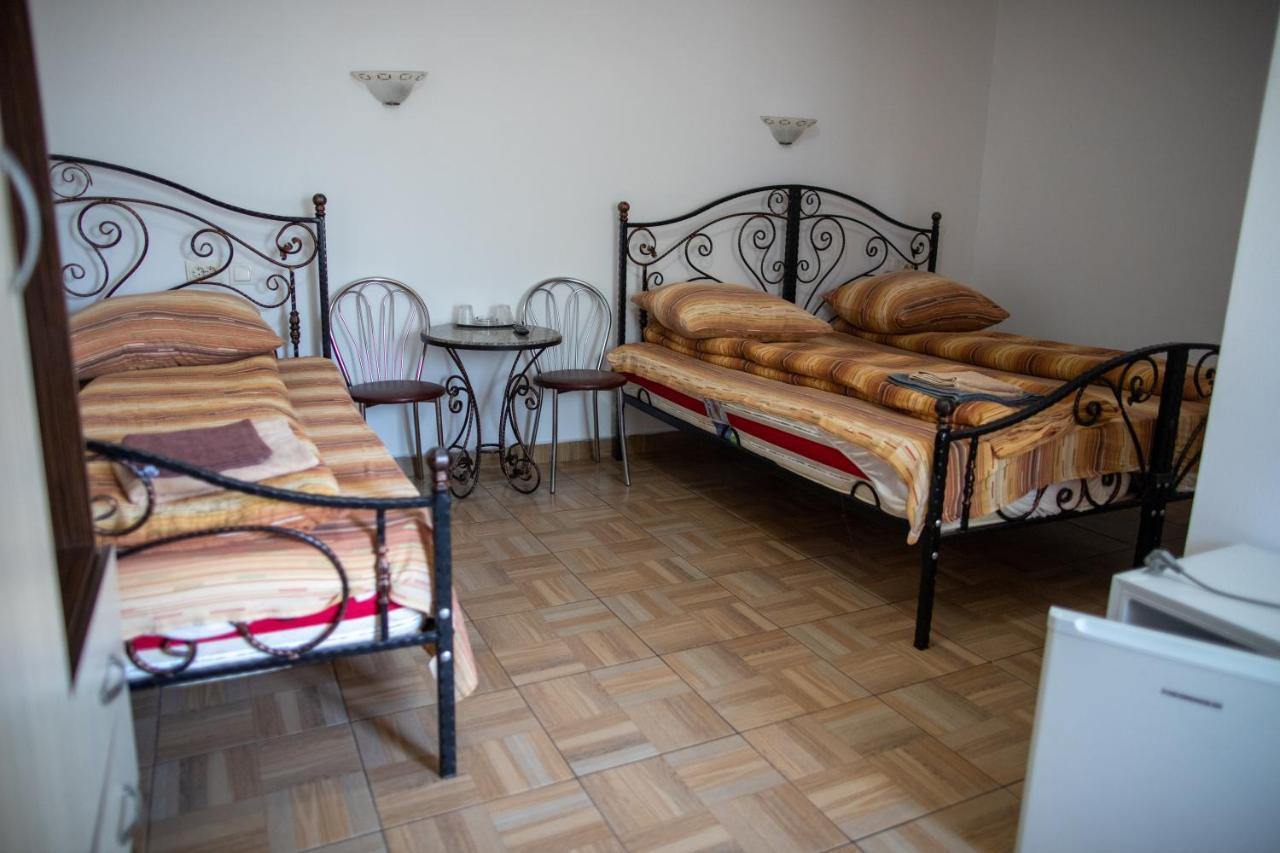 Motel Aris Meridian Piatra Neamt Ngoại thất bức ảnh