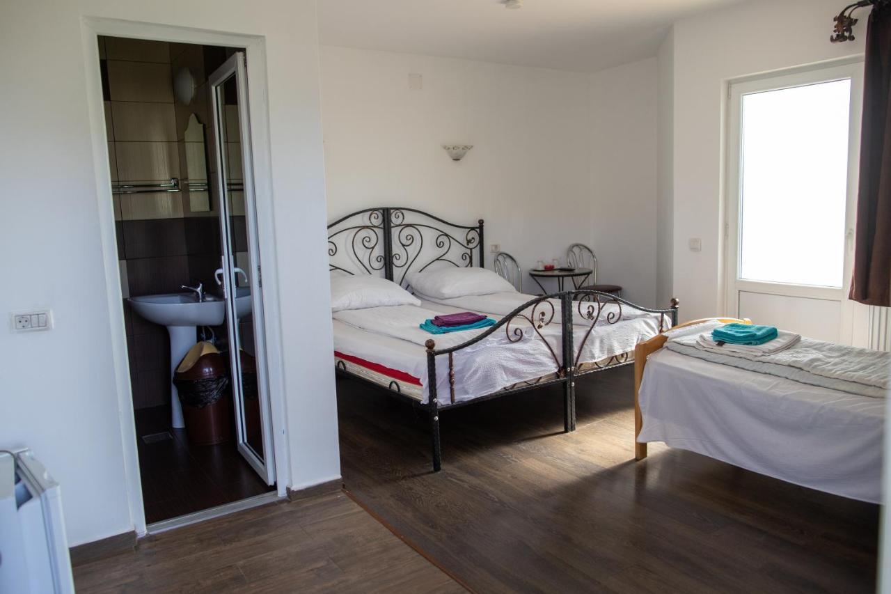 Motel Aris Meridian Piatra Neamt Ngoại thất bức ảnh