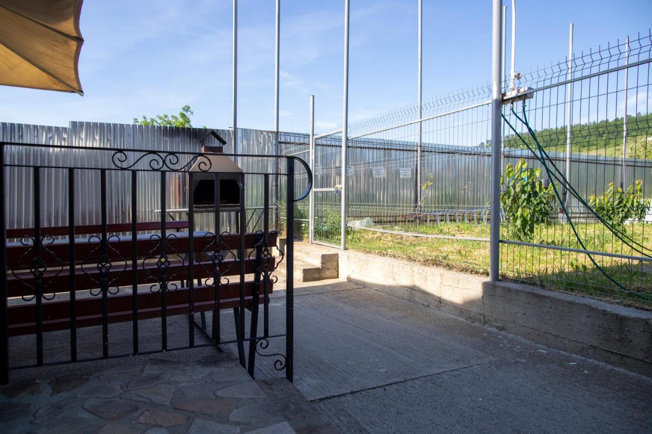 Motel Aris Meridian Piatra Neamt Ngoại thất bức ảnh