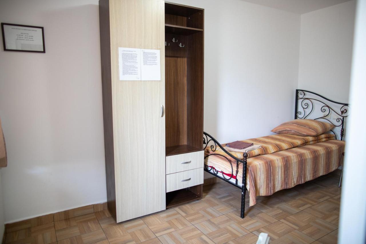 Motel Aris Meridian Piatra Neamt Ngoại thất bức ảnh