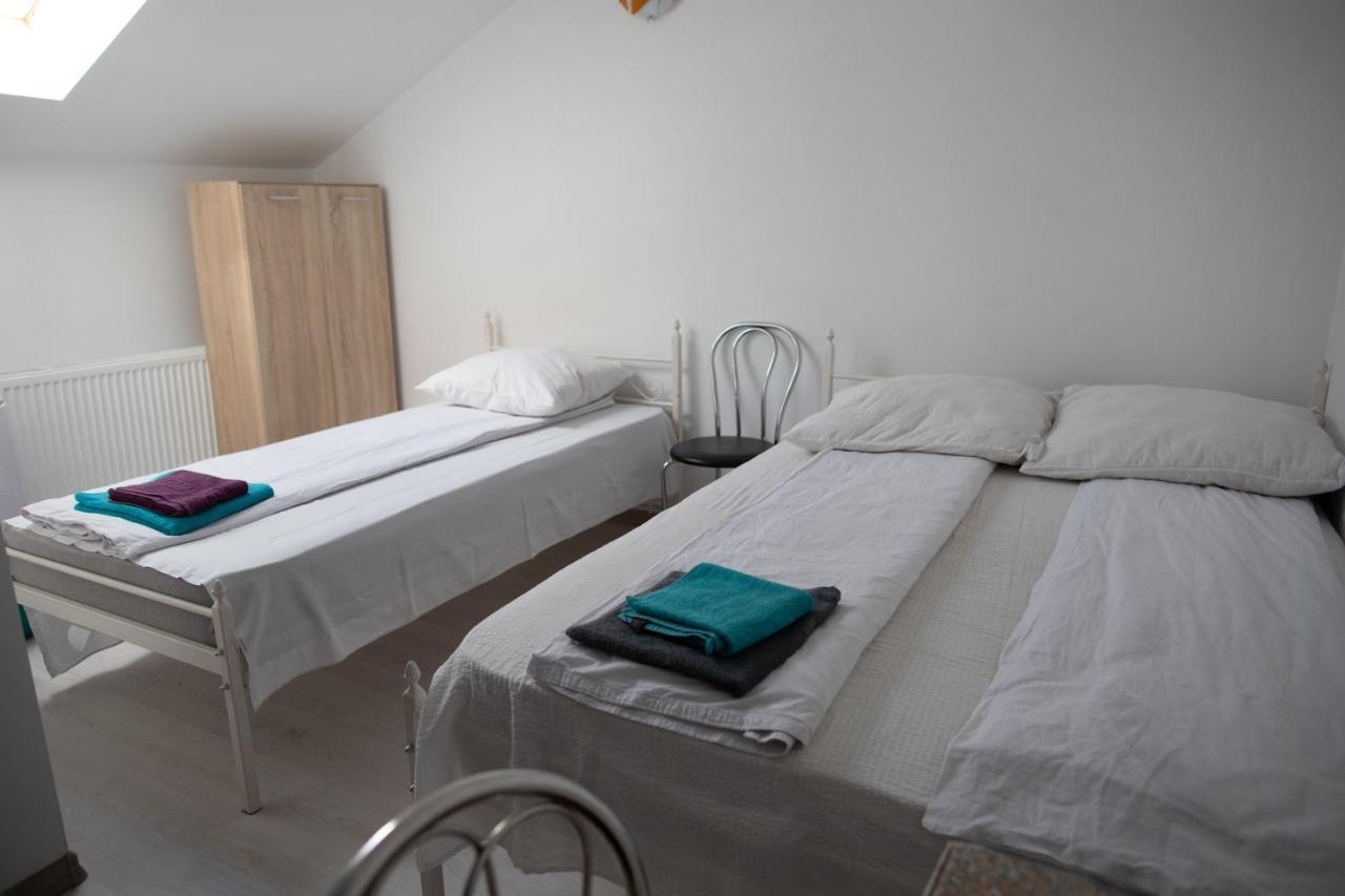 Motel Aris Meridian Piatra Neamt Ngoại thất bức ảnh
