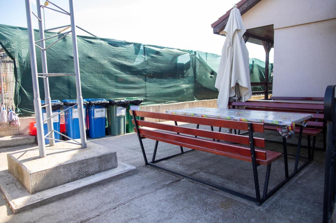 Motel Aris Meridian Piatra Neamt Ngoại thất bức ảnh