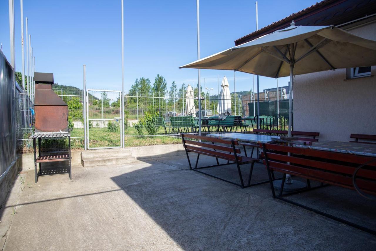 Motel Aris Meridian Piatra Neamt Ngoại thất bức ảnh