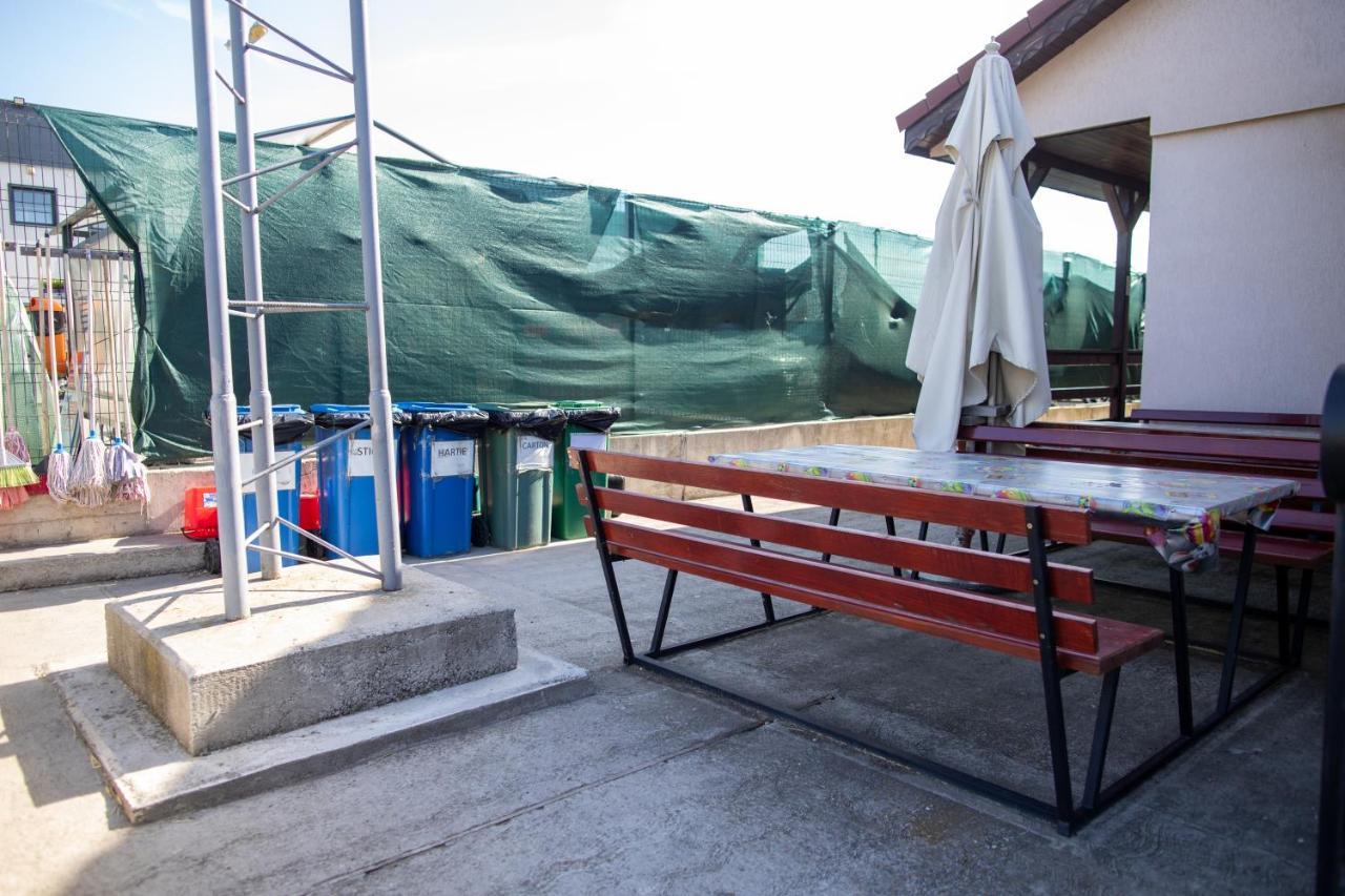 Motel Aris Meridian Piatra Neamt Ngoại thất bức ảnh