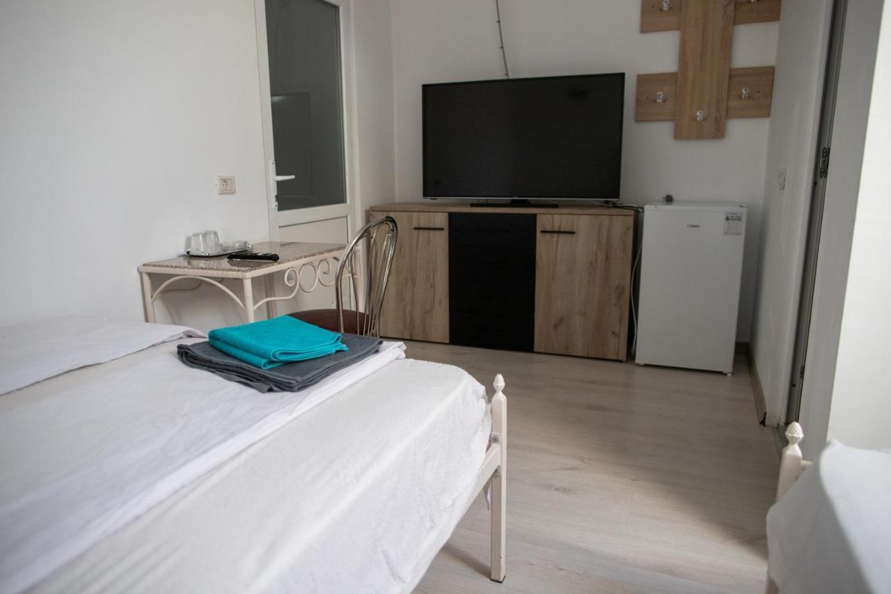 Motel Aris Meridian Piatra Neamt Ngoại thất bức ảnh