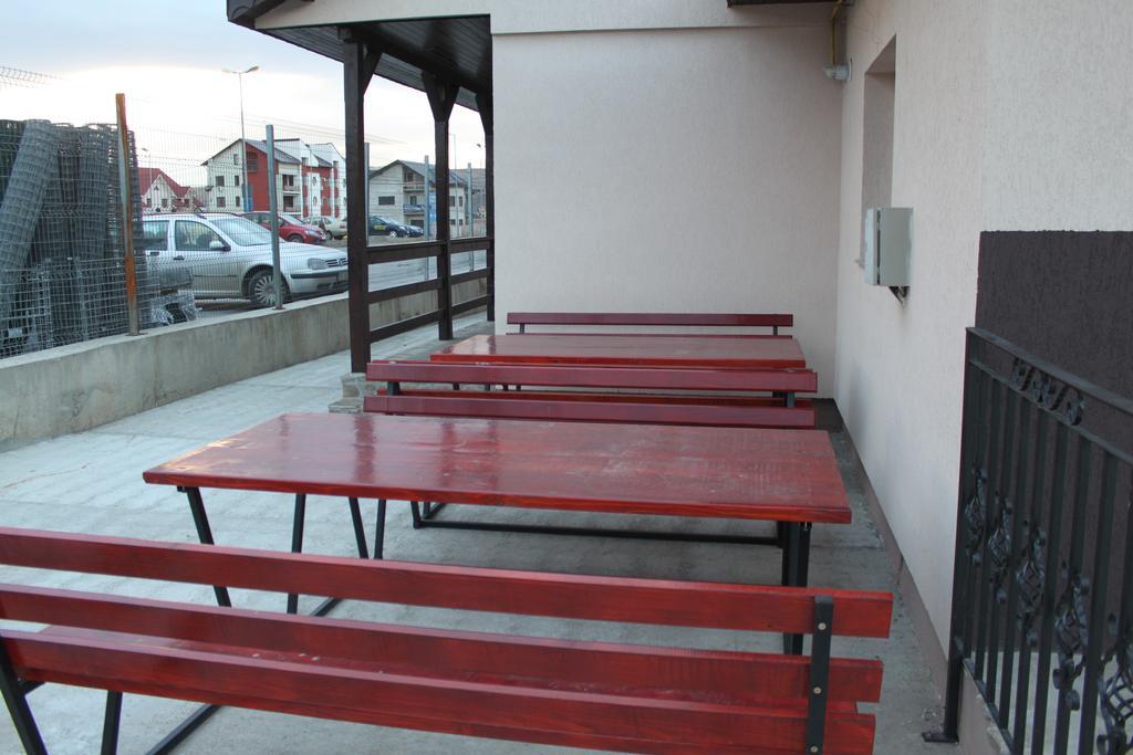 Motel Aris Meridian Piatra Neamt Ngoại thất bức ảnh
