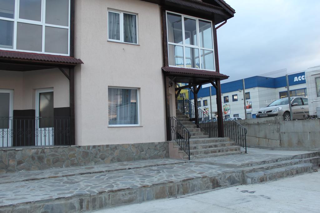 Motel Aris Meridian Piatra Neamt Ngoại thất bức ảnh