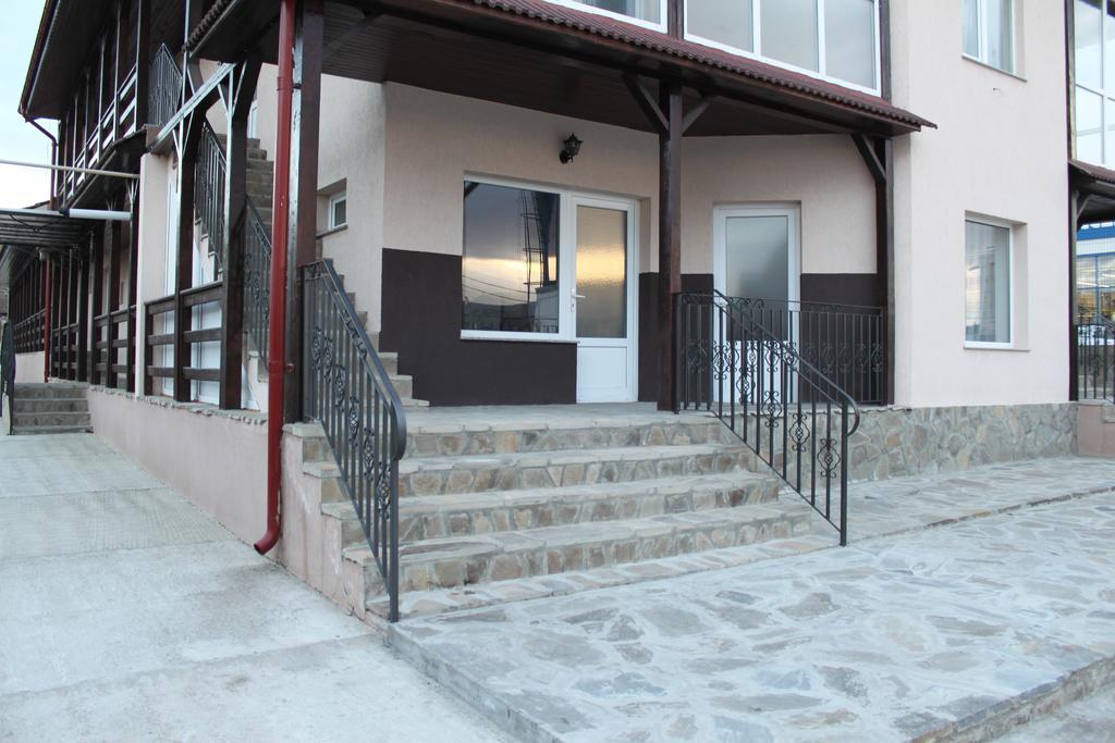 Motel Aris Meridian Piatra Neamt Ngoại thất bức ảnh