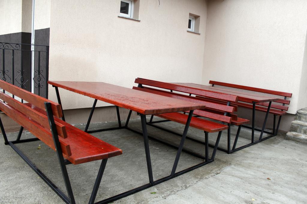 Motel Aris Meridian Piatra Neamt Ngoại thất bức ảnh