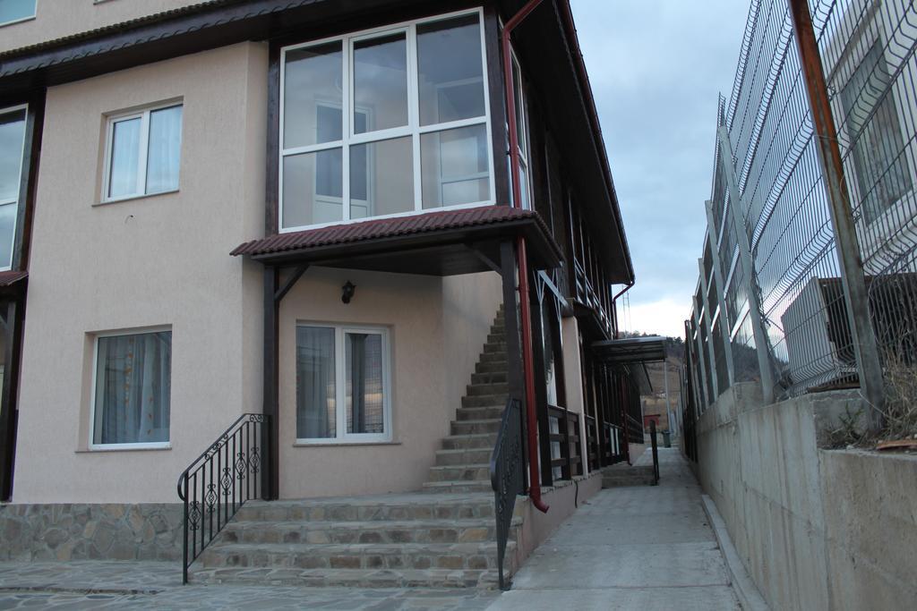 Motel Aris Meridian Piatra Neamt Ngoại thất bức ảnh
