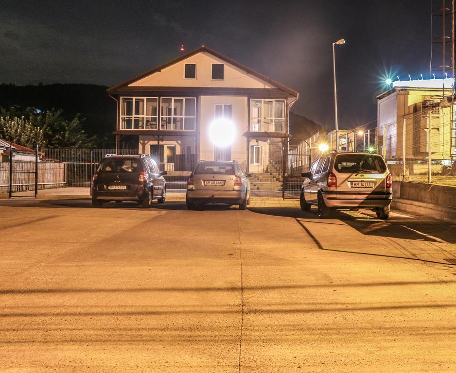 Motel Aris Meridian Piatra Neamt Ngoại thất bức ảnh