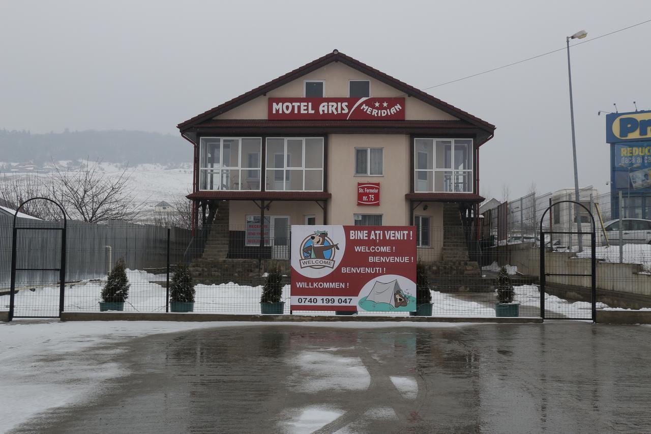 Motel Aris Meridian Piatra Neamt Ngoại thất bức ảnh