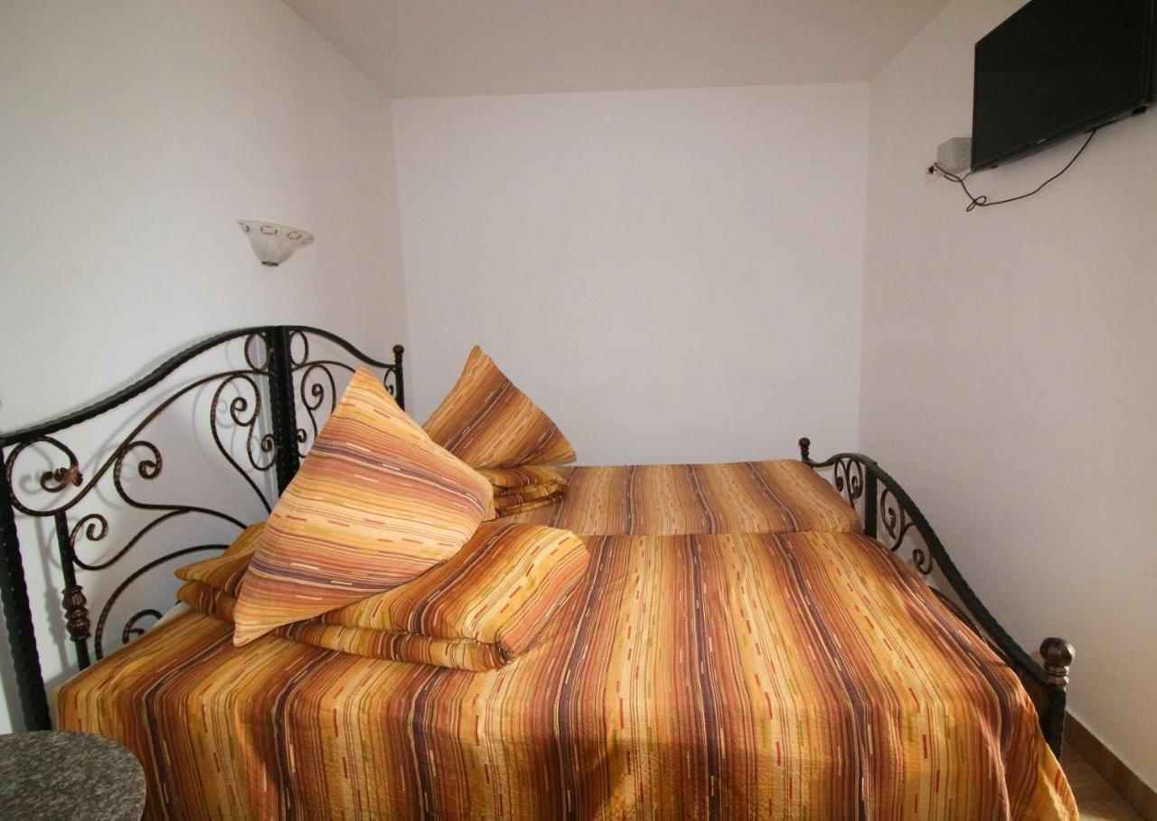 Motel Aris Meridian Piatra Neamt Ngoại thất bức ảnh