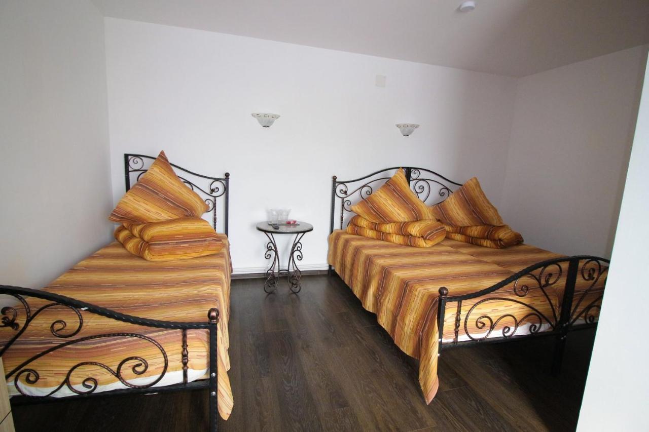 Motel Aris Meridian Piatra Neamt Ngoại thất bức ảnh