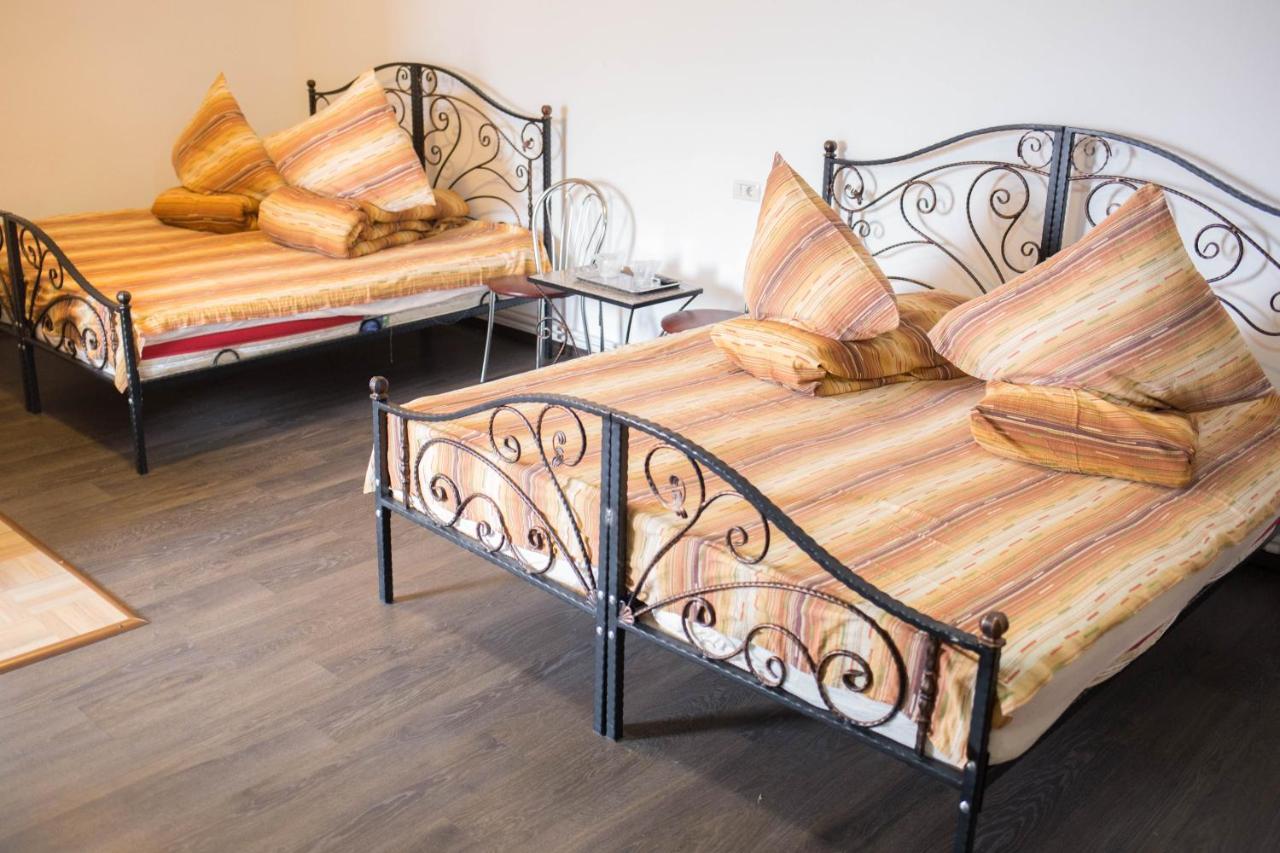 Motel Aris Meridian Piatra Neamt Ngoại thất bức ảnh
