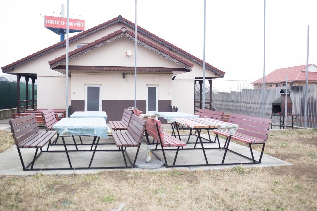 Motel Aris Meridian Piatra Neamt Ngoại thất bức ảnh